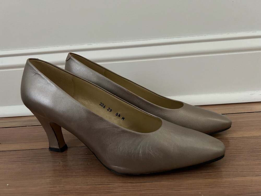 Bandolino Vintage Metallic Taupe Leather Pumps Size 8.5 M Made in Spain